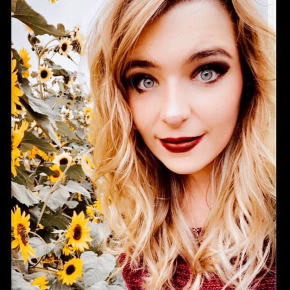 Profile Picture of Rachael Geweke (@geweker) on Poshmark