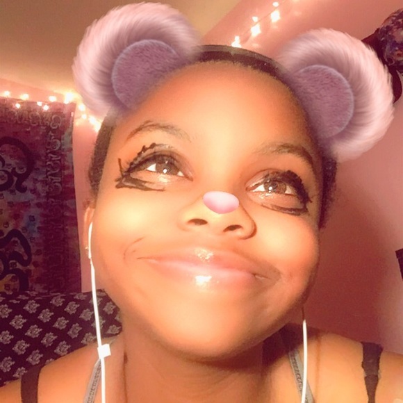 Profile Picture of Storm Williams (@storm15274) on Poshmark