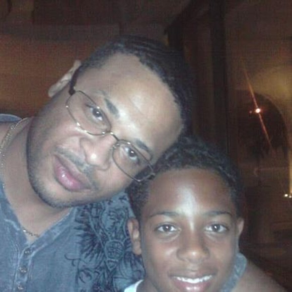 Profile Picture of Demetrius Perry (@demetriusper531) on Poshmark