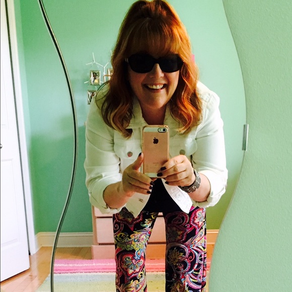 Profile Picture of Jennifer Raybaud (@jenniferraybaud) on Poshmark