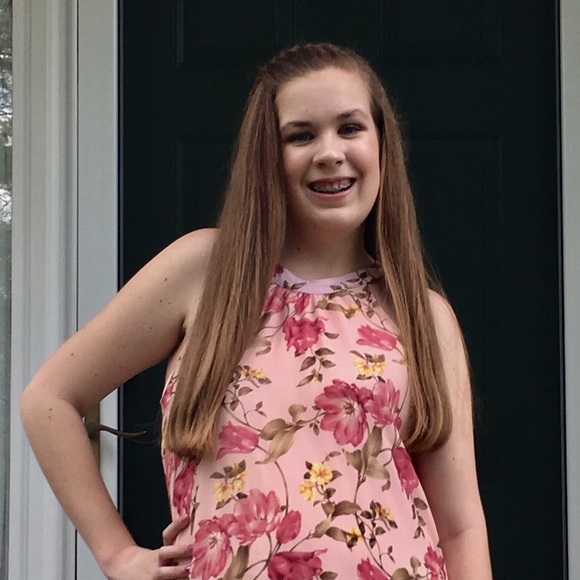 Profile Picture of Emily Bobrownicki (@emily_bobbb) on Poshmark