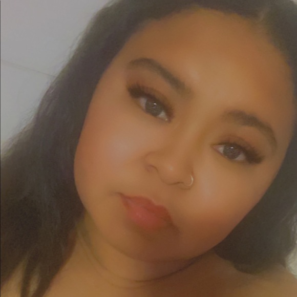 Profile Picture of Yolanda Solano (@yolanda__12) on Poshmark