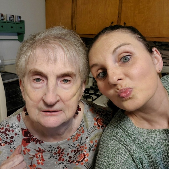 Profile Picture of Andrea Hazeltine (@allboutdrea04) on Poshmark