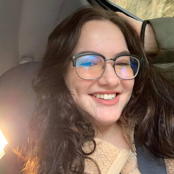 Profile Picture of Bailey Lessard (@bailes) on Poshmark