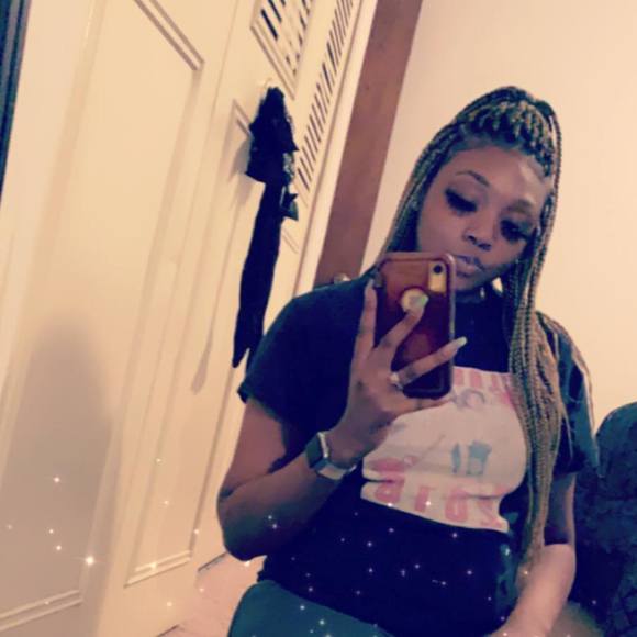 Profile Picture of Shy Shyy (@shylia_parker) on Poshmark