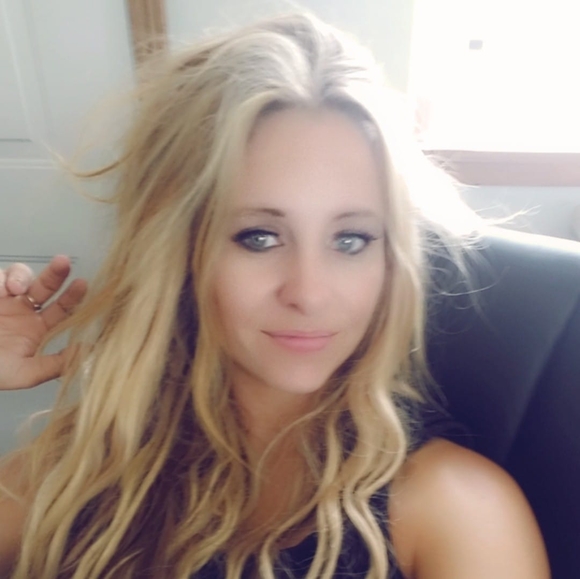 Profile Picture of Ashley Stahl (@astahl659) on Poshmark