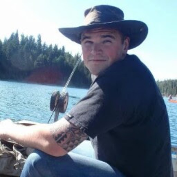 Profile Picture of Ben Matterson (@bmatt88) on Poshmark