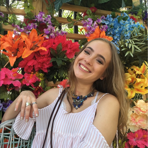 Brianna Roden - Poshmark Profile Picture of Brianna Roden (@briroden2017) on Poshmark