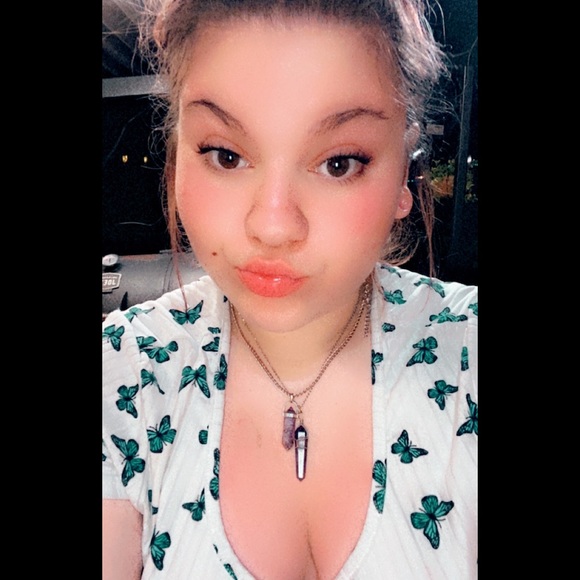 Profile Picture of Mimi Fierst (@mimifierst) on Poshmark