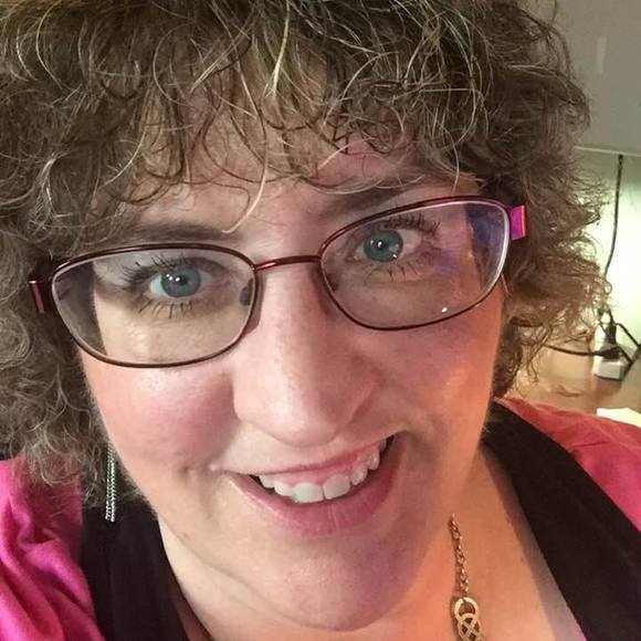 Profile Picture of Penny Renfro (@blueeyes38381) on Poshmark