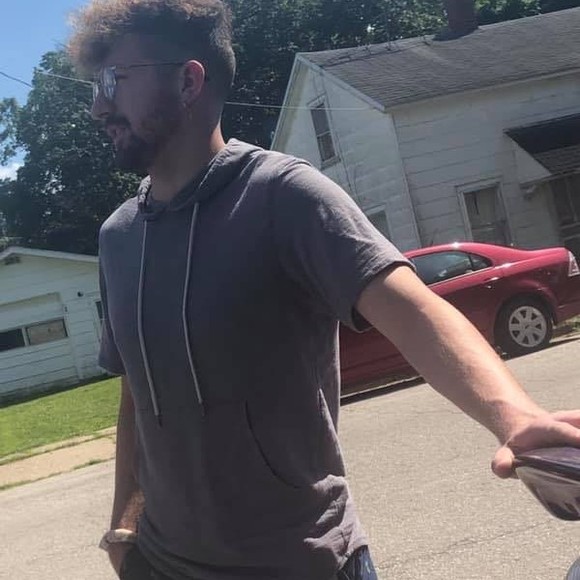 Profile Picture of Amy Barron (@amybarron14) on Poshmark