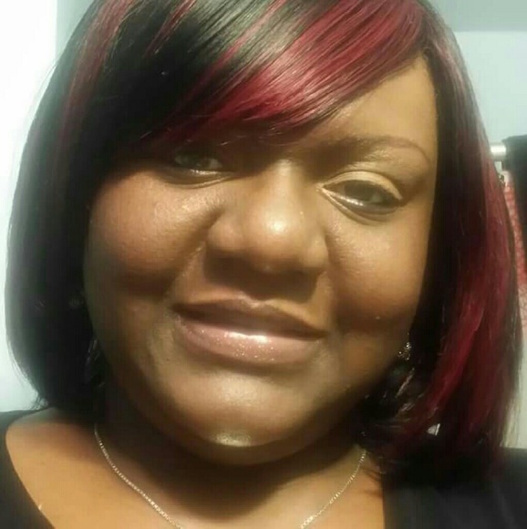 Profile Picture of Tracy Hickenbottom (@talmor22) on Poshmark