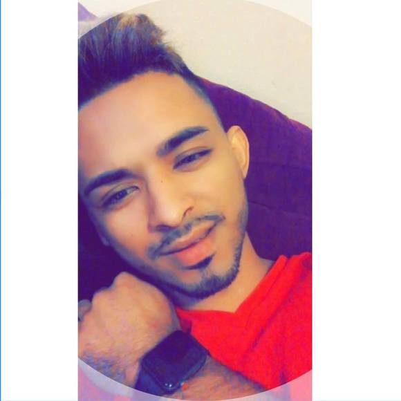 Profile Picture of Joshua Romero (@josuehn) on Poshmark