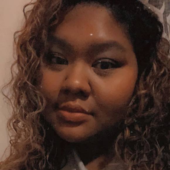 Profile Picture of Randa Chhorn (@xrandamc) on Poshmark
