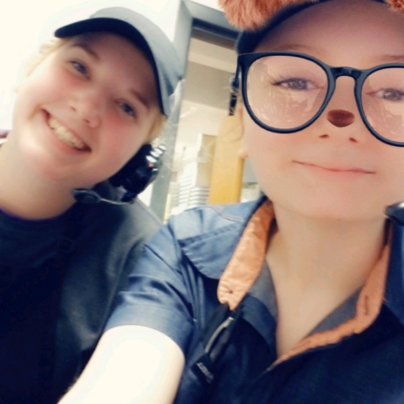 Profile Picture of Danielle Steer (@danilynne33) on Poshmark