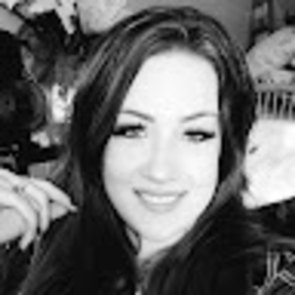 Profile Picture of Ashley Loetscher (@ashleyklemp) on Poshmark