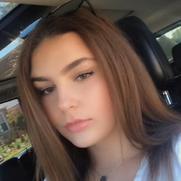 Eleni Angelis - Poshmark Profile Picture of Eleni Angelis (@eleniangelis) on Poshmark