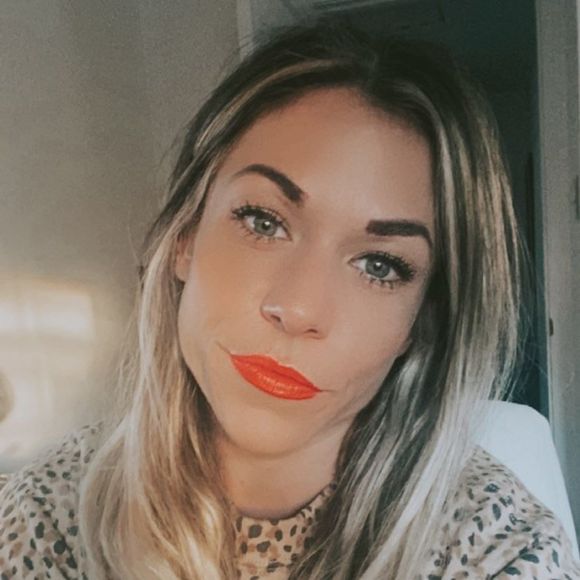 Profile Picture of Cassandra Daye (@cassandra_daye) on Poshmark