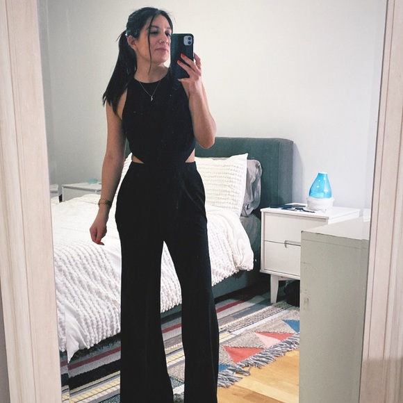 Profile Picture of Laura Ledesma (@lauraahh31) on Poshmark