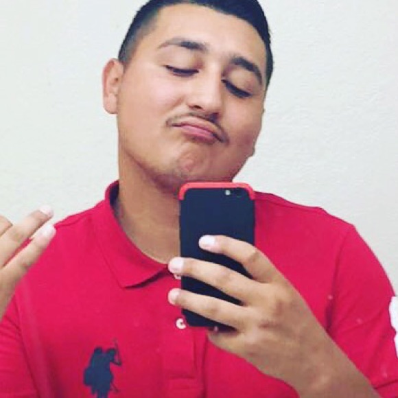 Profile Picture of Alexis Fernandez (@alexis_0403) on Poshmark