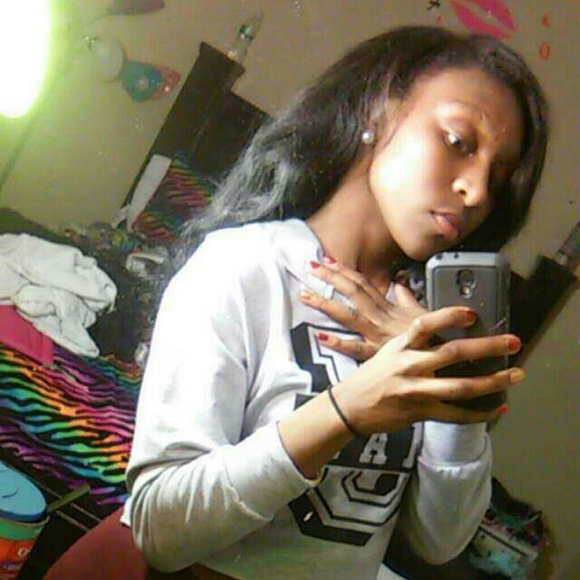 Profile Picture of Dominique Winters (@booberry97) on Poshmark