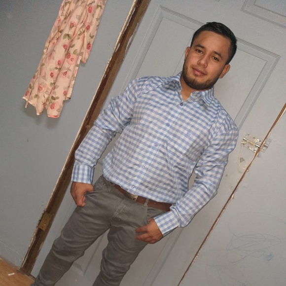 Profile Picture of Alexander Gomez (@alexandergom888) on Poshmark