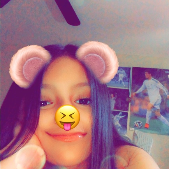 Profile Picture of Brianna Arcos (@briannarcos) on Poshmark