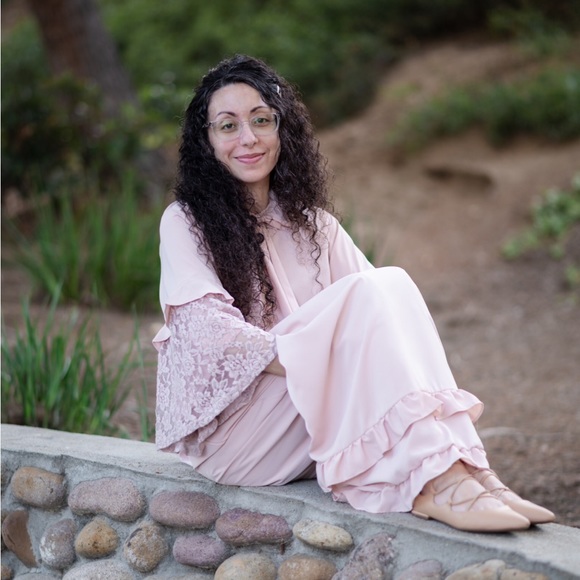 Profile Picture of Jennifer Pathmann (@pathmann_closet) on Poshmark