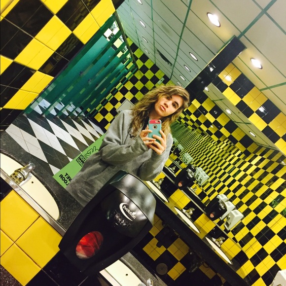 Profile Picture of Kim Wertz (@kimiw23) on Poshmark