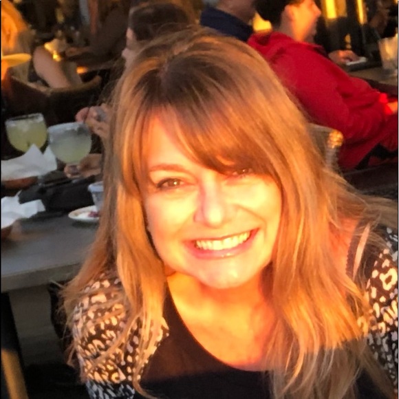 Profile Picture of Barbara Nowak (@bjnowak) on Poshmark