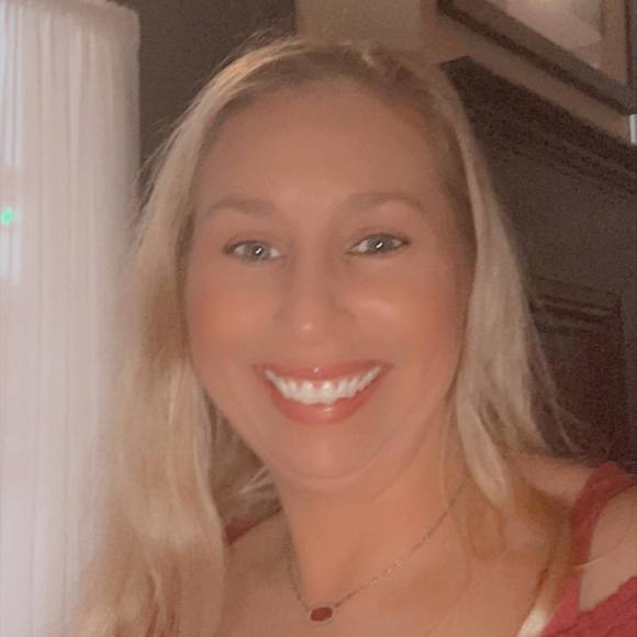 Profile Picture of Donielle Cifreo (@hdmcifre) on Poshmark
