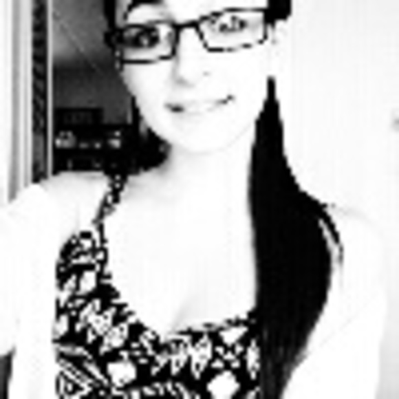 Profile Picture of Hannah Atchue (@hatchue) on Poshmark