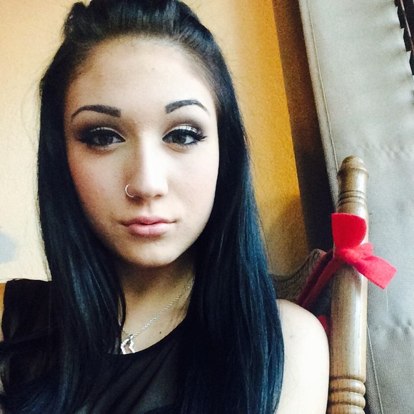 Profile Picture of Lamia Deneweth (@lamiaaradia) on Poshmark