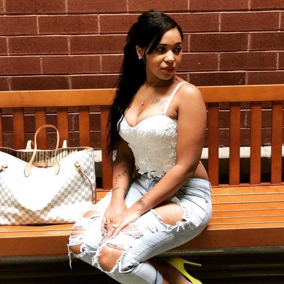 Profile Picture of Kathryn Demouy (@kdemouy) on Poshmark