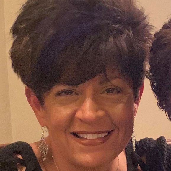 Profile Picture of Lynne Relyea (@lynnerelyea) on Poshmark