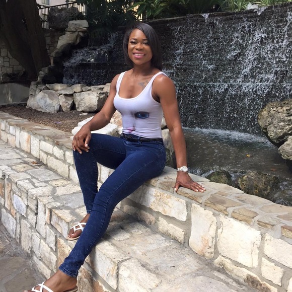 Profile Picture of Meggan Reed (@fitbyboots) on Poshmark