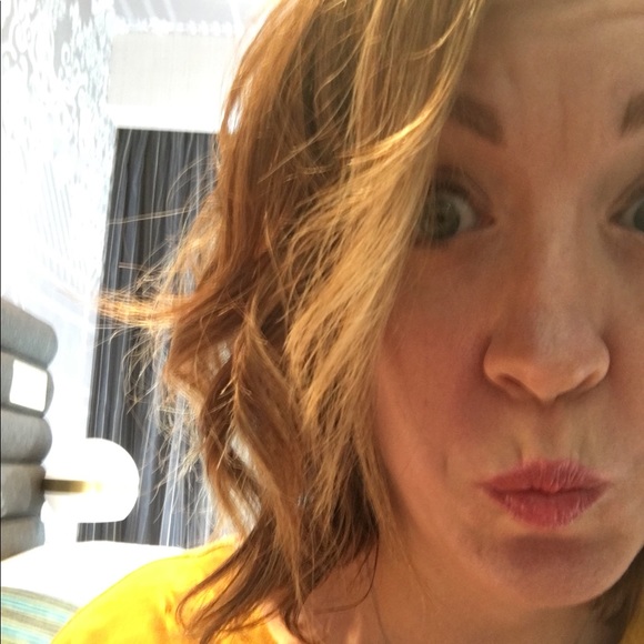 Profile Picture of Shari Scheider (@peepaloo) on Poshmark