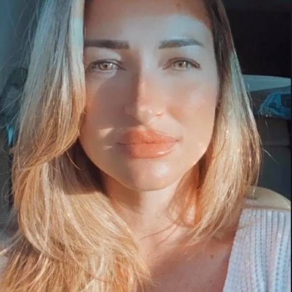 Profile Picture of Teal Thompson scott (@ladytealjolie) on Poshmark