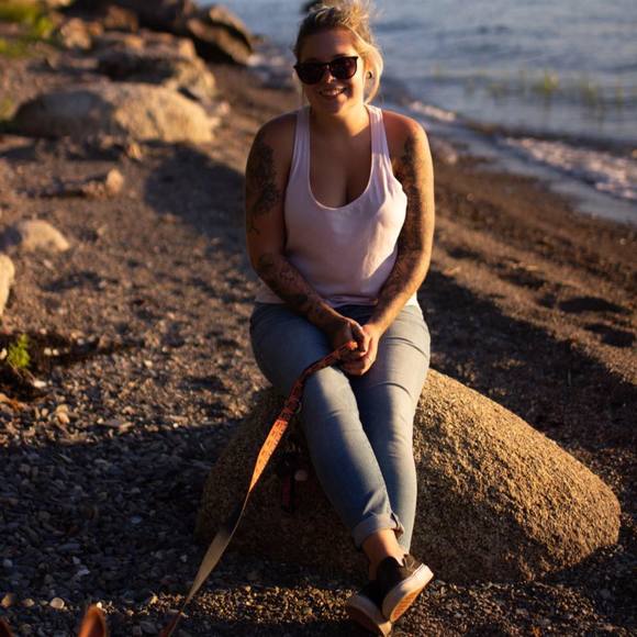 Profile Picture of Alex Charette (@alcha14) on Poshmark