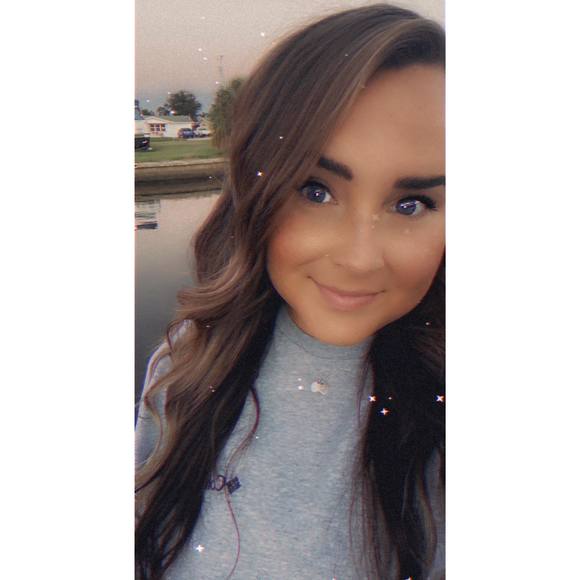 Profile Picture of Katelynn Lindë (@katelynnlind512) on Poshmark