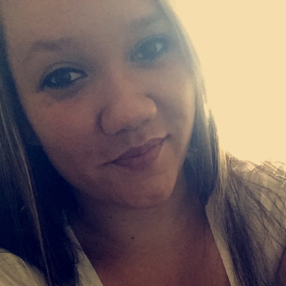 Profile Picture of Katie Maciel (@katiemaciel) on Poshmark