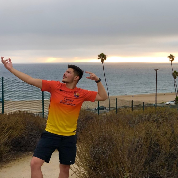 Profile Picture of Evander Miranda (@evander7_) on Poshmark