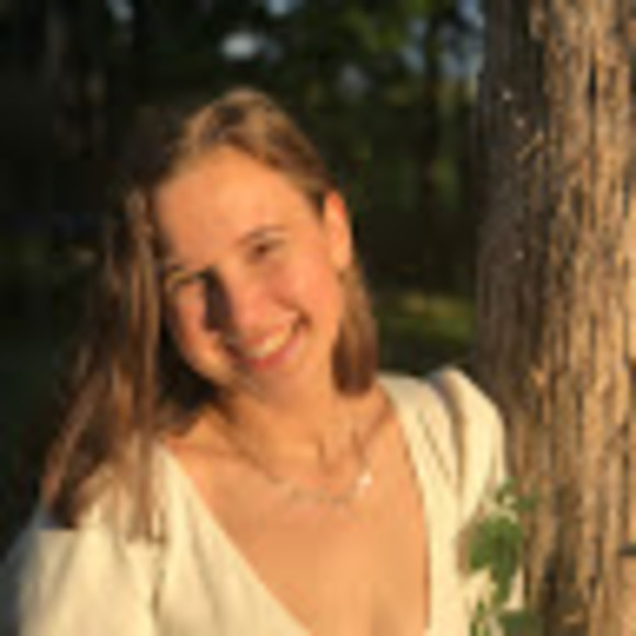 Profile Picture of Elizabeth Lollar (@limalollar) on Poshmark