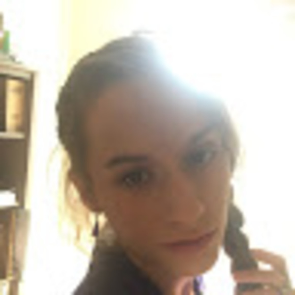 Profile Picture of Kristin Voller (@kmvoller85) on Poshmark