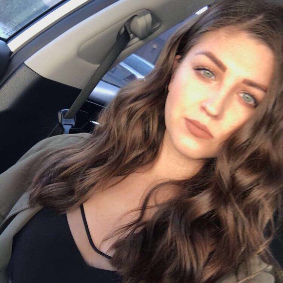 Profile Picture of Hailey Iacono (@hailsbells22) on Poshmark