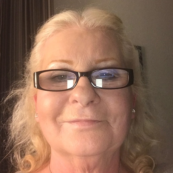Profile Picture of Michaela Mcinerney (@michi2811) on Poshmark