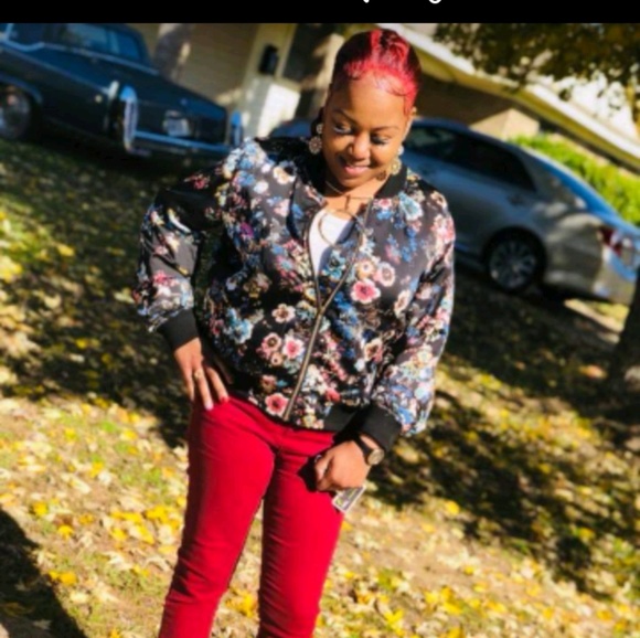 Profile Picture of Alysha Thomas (@mzlysha318) on Poshmark