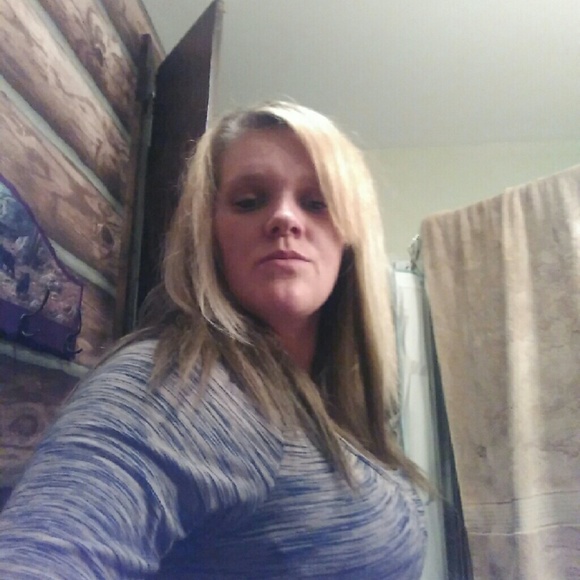 Profile Picture of Cara Rundquist (@hillbilly2208) on Poshmark