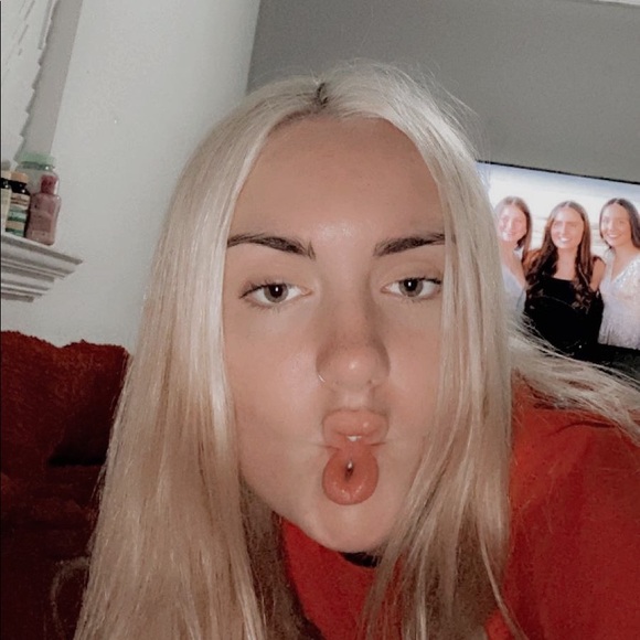 Profile Picture of Nicole Janku (@nicolejanku) on Poshmark