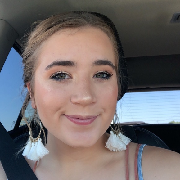 Profile Picture of Claire Hickingbottom (@claire6c) on Poshmark